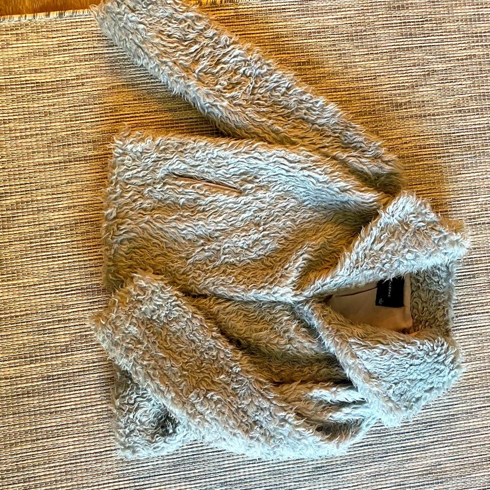 Vici - Grey, fuzzy Sherpa jacket. Super warm, with no wear or tear!